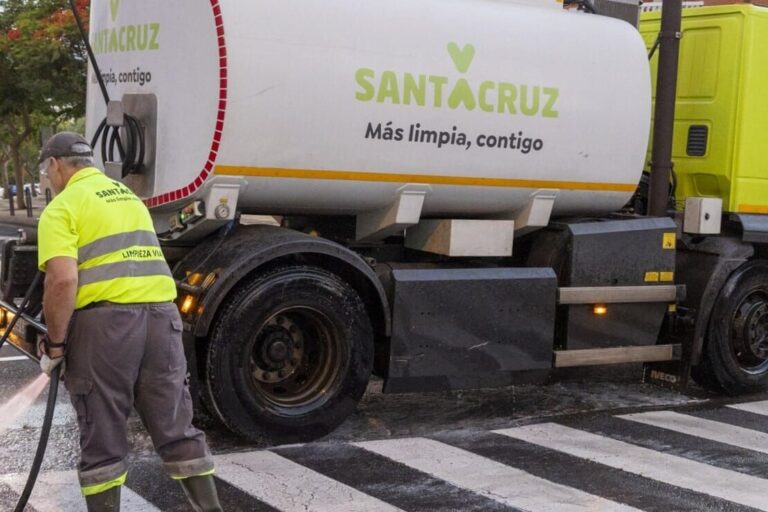 260824 Zafarrancho de limpieza en Santa Cruz de Tenerife