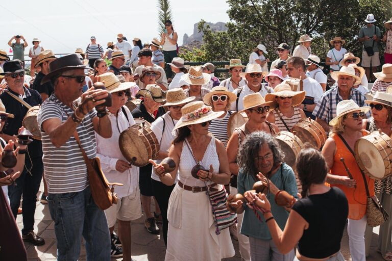 Chácaras y tambores en una fiesta de La Gomera