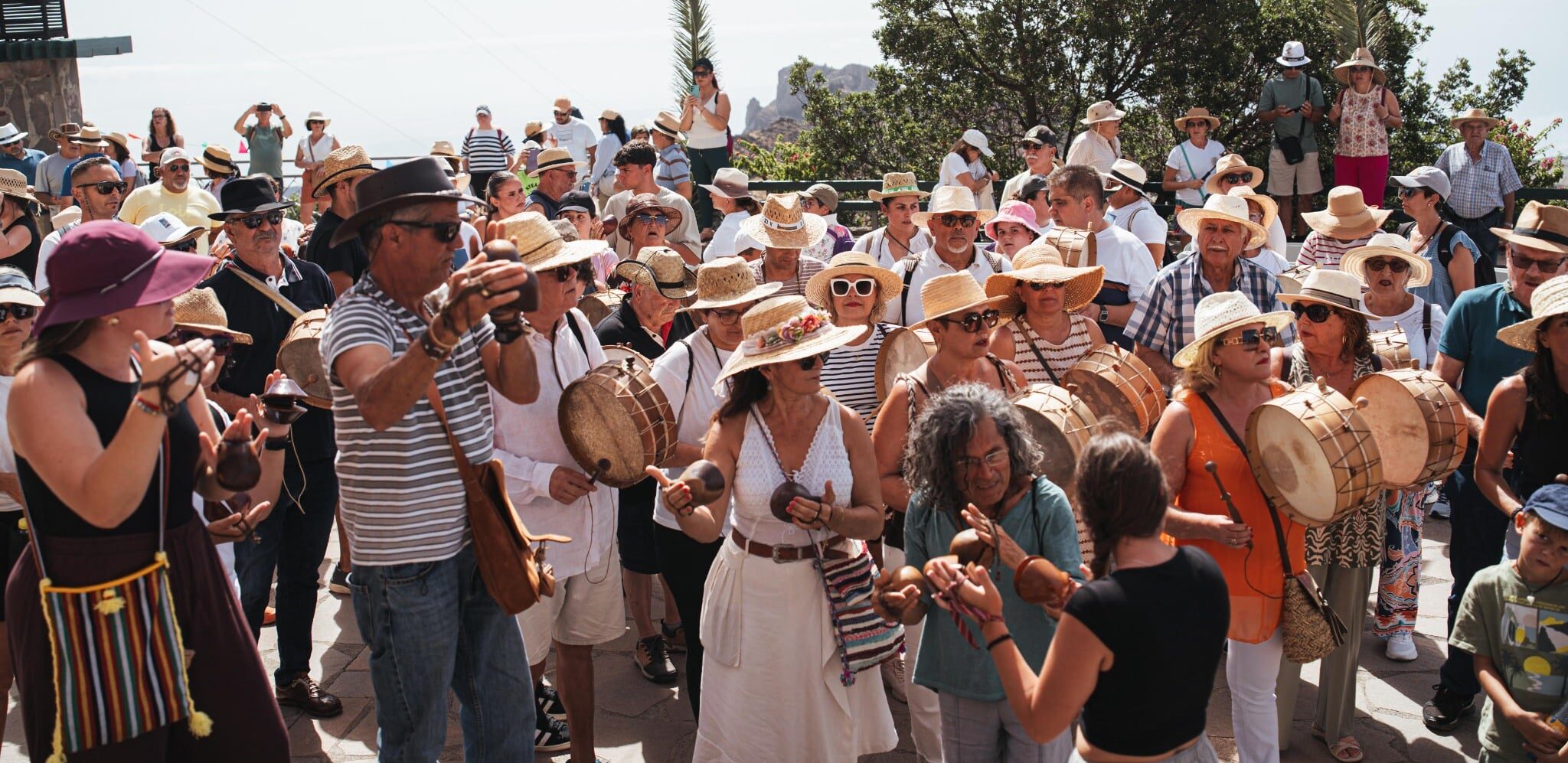 Chácaras y tambores en una fiesta de La Gomera