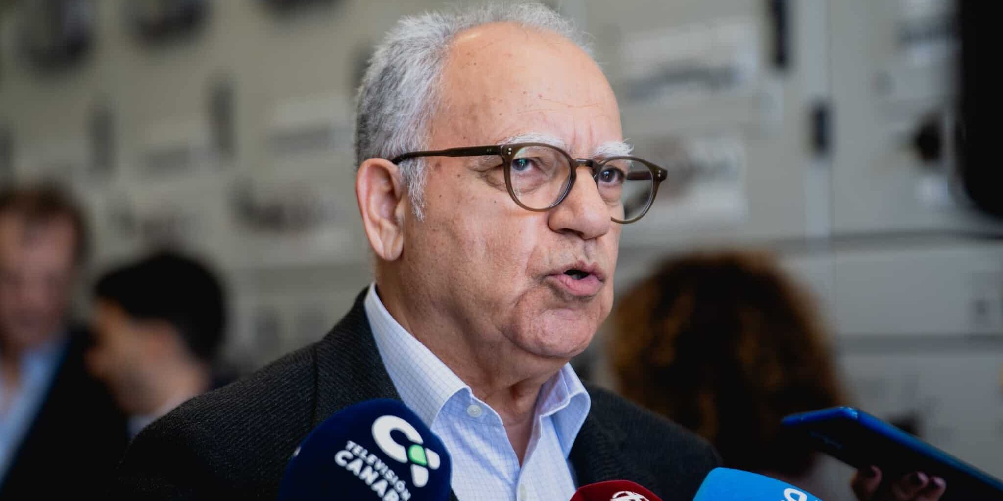 Curbelo durante una atención a medios