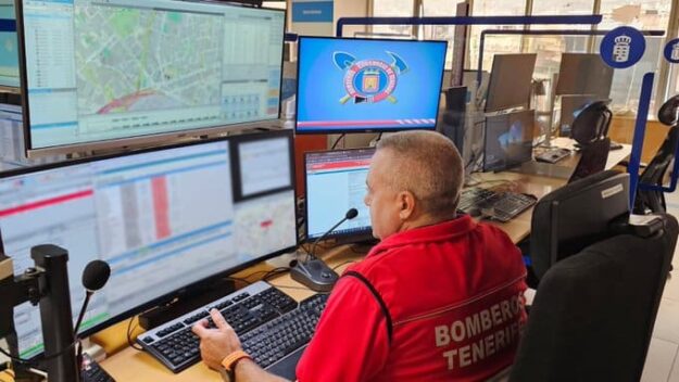 EFECTIVOS DE BOMBEROS RESCATAN A UN HOMBRE HERIDO TRAS SUFRIR UNA CAÍDA EN LA COSTA DE BUENAVISTA 31-8-26