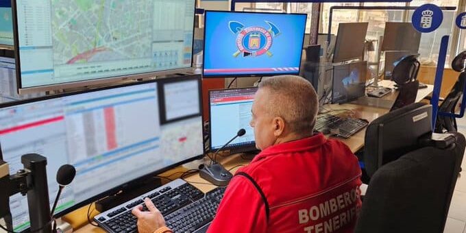 EFECTIVOS DE BOMBEROS RESCATAN A UN HOMBRE HERIDO TRAS SUFRIR UNA CAÍDA EN LA COSTA DE BUENAVISTA 31-8-26