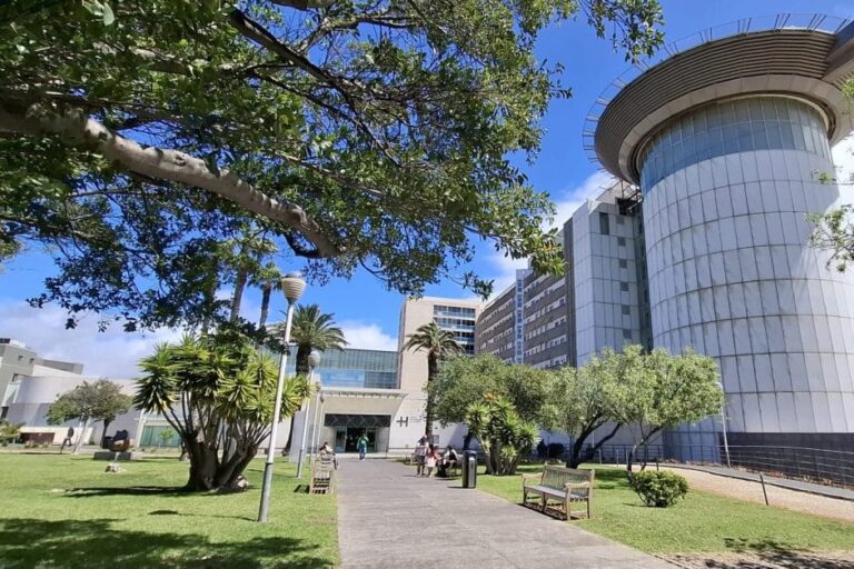 EL HUC INFORMA DE UNA AVERÍA ELÉCTRICA QUE AFECTÓ A LA ACTIVIDAD DE LOS QUIRÓFANOS PROGRAMADOS PARA EL JUEVES 6 DE AGOSTO 7-8-26