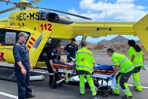 EVACUADO EN HELICÓPTERO UN MOTORISTA HERIDO GRAVE AL CAER POR UN BARRANCO EN SAN MIGUEL DE ABONA 23-8-26