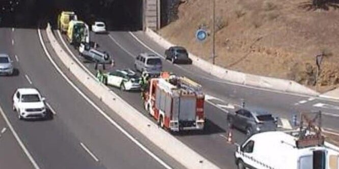 HERIDAS TRES PERSONAS DE DIVERSA CONSIDERACIÓN EN EL VUELCO DE UN VEHÍCULO EN SANTA CRUZ DE TENERIFE 22-8-26