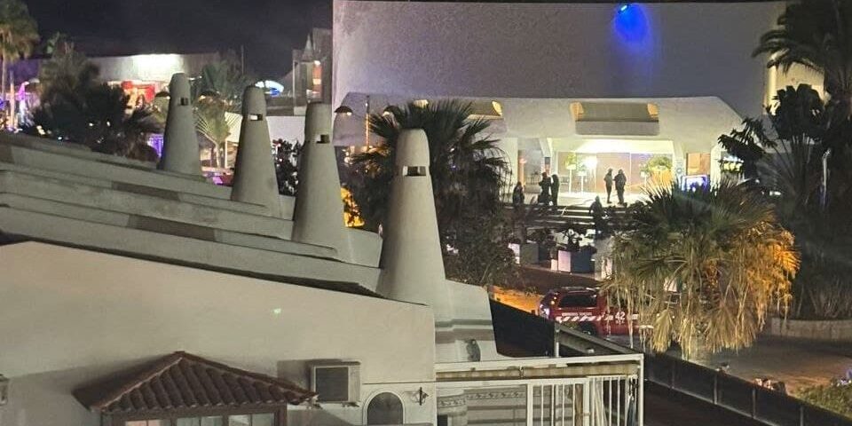 INCENDIO EN EL GARAJE DE UN HOTEL-ADEJE1 17-8-26