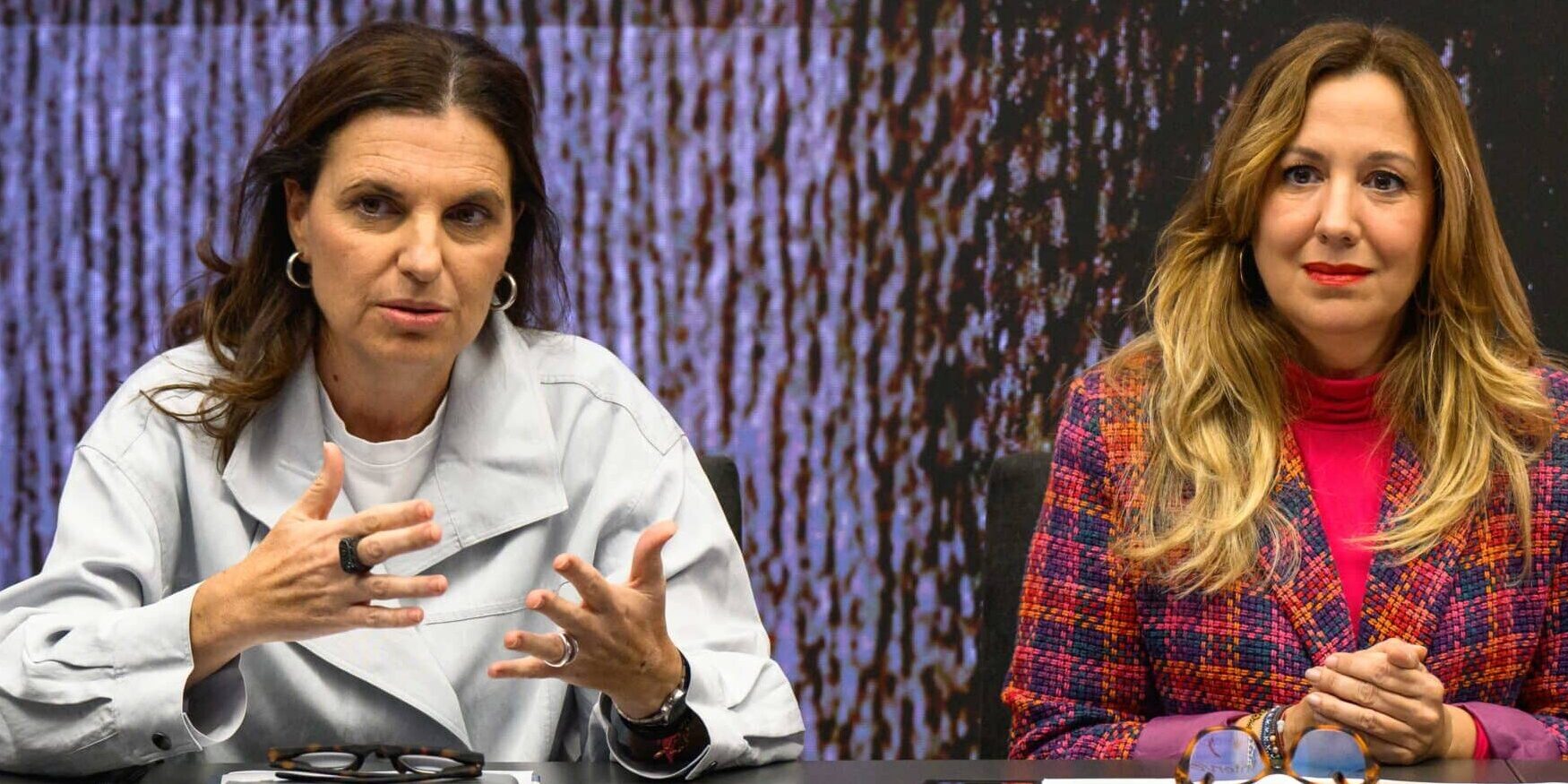 Isabel de Esteban y la presidenta Rosa Dávila