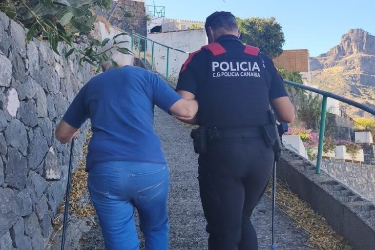 LA POLICÍA AUTONÓMICA AUXILIA A UNA TURISTA DESORIENTADA EN TEJEDA CON SÍNTOMAS DE DESHIDRATACIÓN 24-8-26