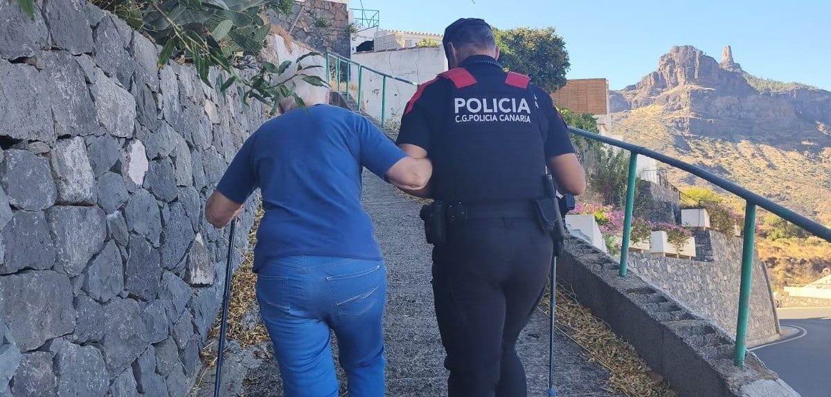 LA POLICÍA AUTONÓMICA AUXILIA A UNA TURISTA DESORIENTADA EN TEJEDA CON SÍNTOMAS DE DESHIDRATACIÓN 24-8-26