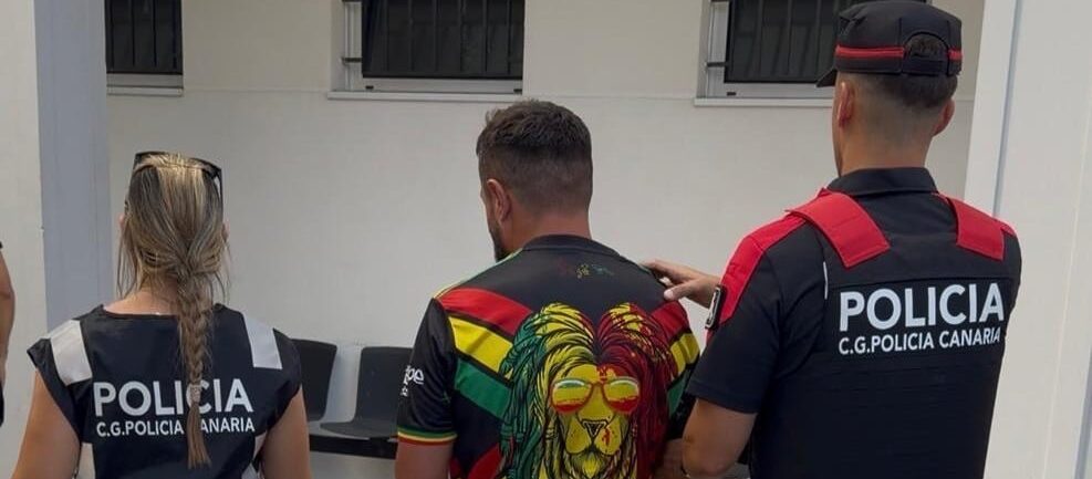 LA POLICÍA AUTONÓMICA DETIENE A UN HOMBRE EN LA LAGUNA POR QUEBRANTAR UNA ORDEN DE ALEJAMIENTO DE SU EXPAREJA 18-8-26