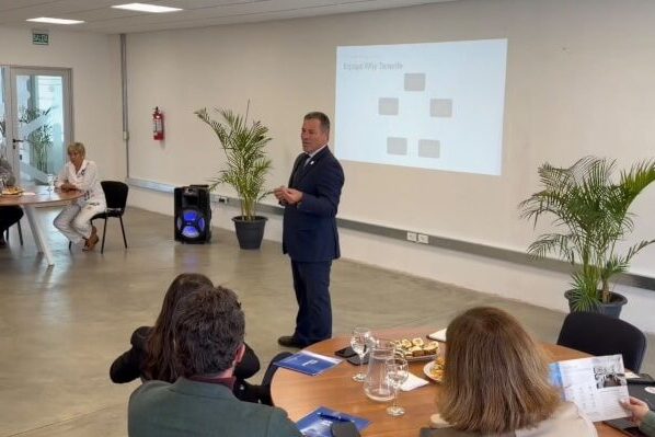 Un momento del encuentro con el director insular Pedro González