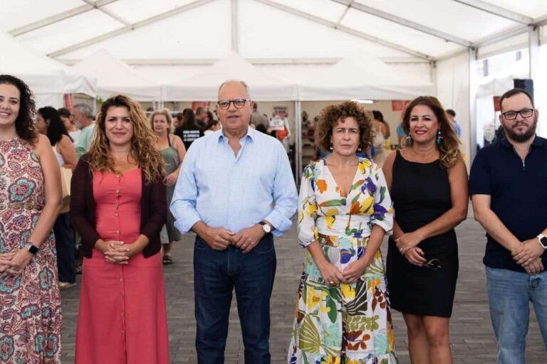 080926 Representantes insulares, municipales y comerciales durante la inauguración de Exposaldo La Gomera 2025 (1)