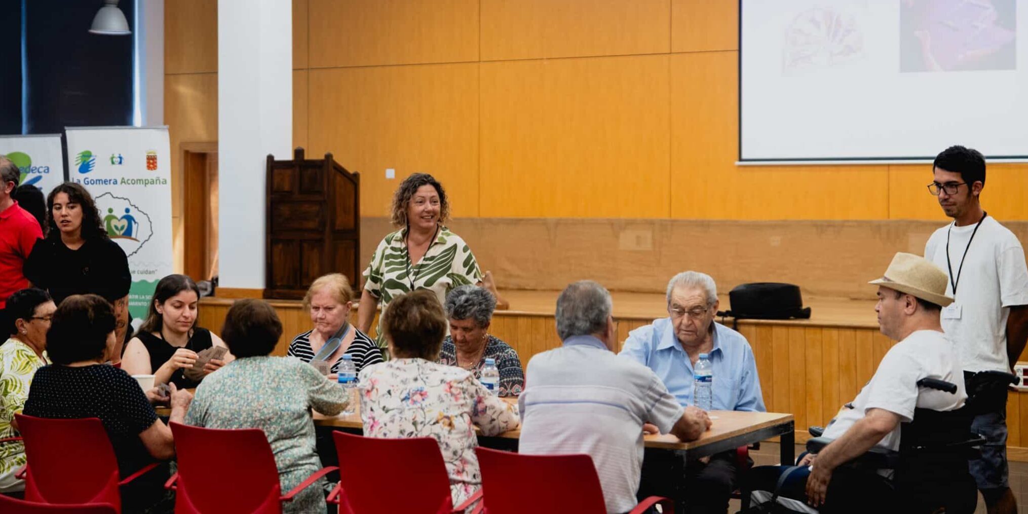300926 Mayores disfrutando de actividades dentro del programa La Gomera Acompaña