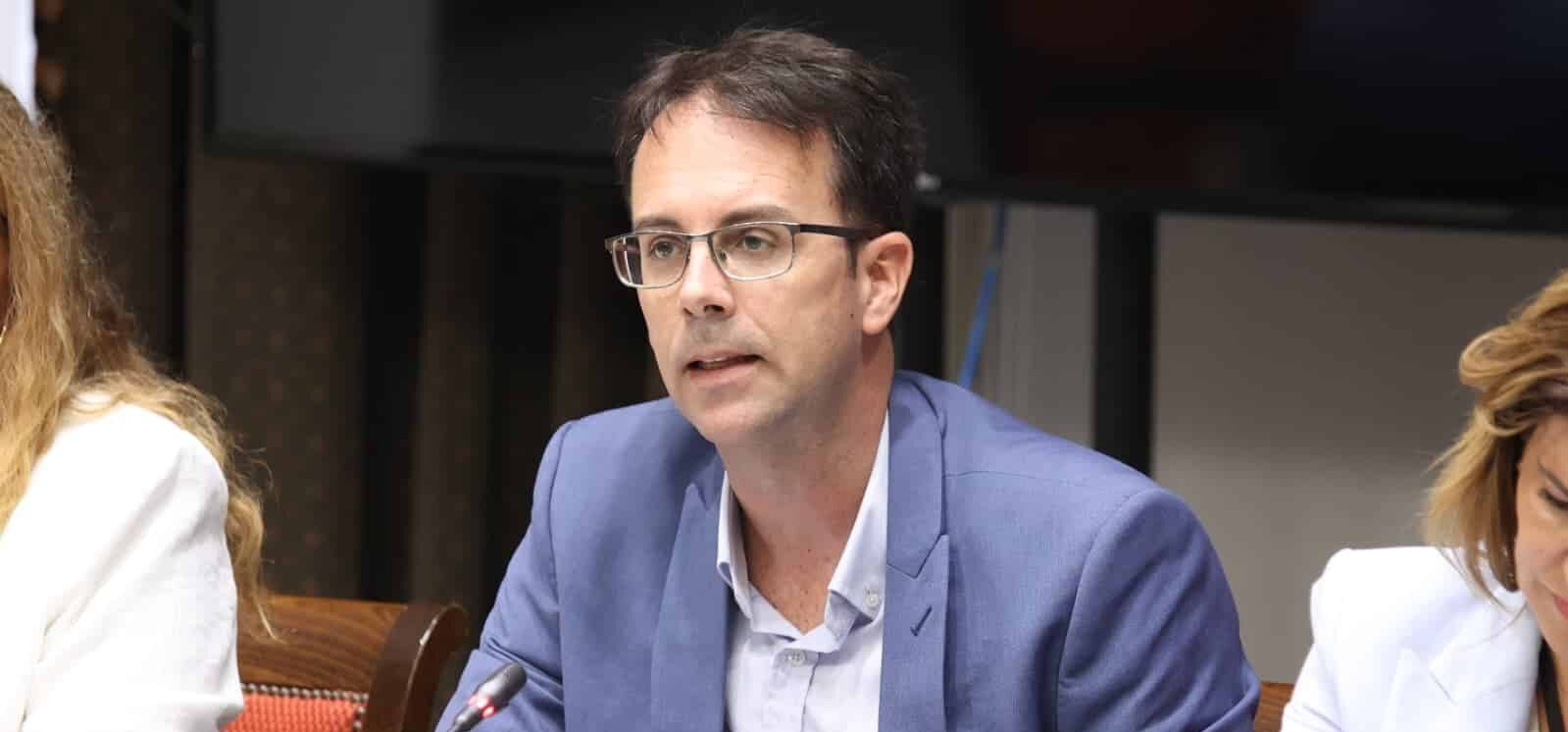 Adasat Reyes, vicepresidente primero del Cabildo de La Gomera en el Parlamento