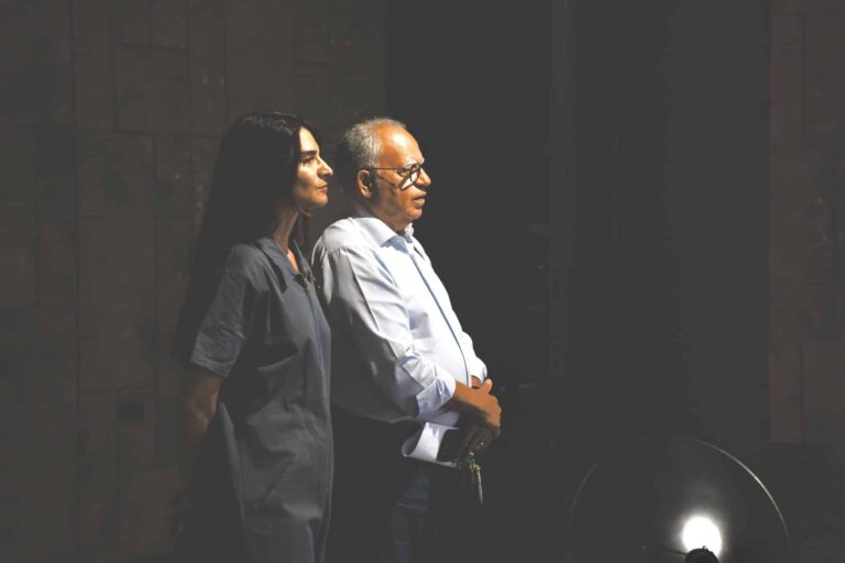 Casimiro Curbelo y Yapci Ramos durante una visita a los preparativos de la exposición