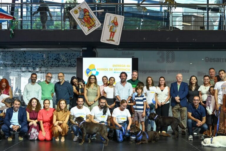 EMPLEO ENTREGA SIETE PERROS DE ASISTENCIA PARA PERSONAS CON DISCAPACIDAD 3-9-26