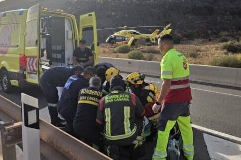 EVACUADO EN HELICÓPTERO TRAS EL CHOQUE POR ALCANCE ENTRE UN COCHE Y UN CAMIÓN EN LA ALDEA-GRAN CANARIA 14-9-26