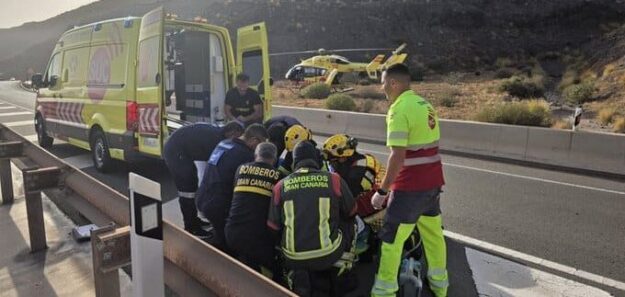 EVACUADO EN HELICÓPTERO TRAS EL CHOQUE POR ALCANCE ENTRE UN COCHE Y UN CAMIÓN EN LA ALDEA-GRAN CANARIA 14-9-26