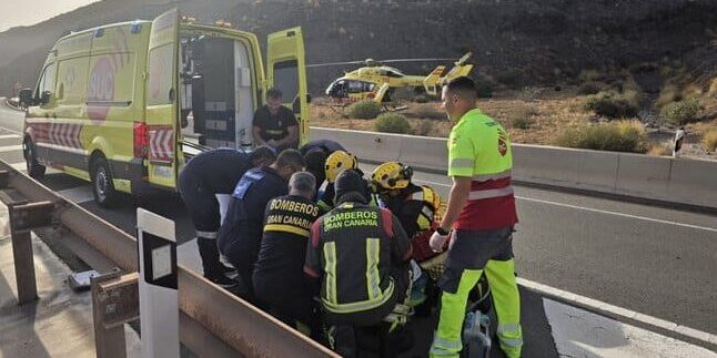 EVACUADO EN HELICÓPTERO TRAS EL CHOQUE POR ALCANCE ENTRE UN COCHE Y UN CAMIÓN EN LA ALDEA-GRAN CANARIA 14-9-26