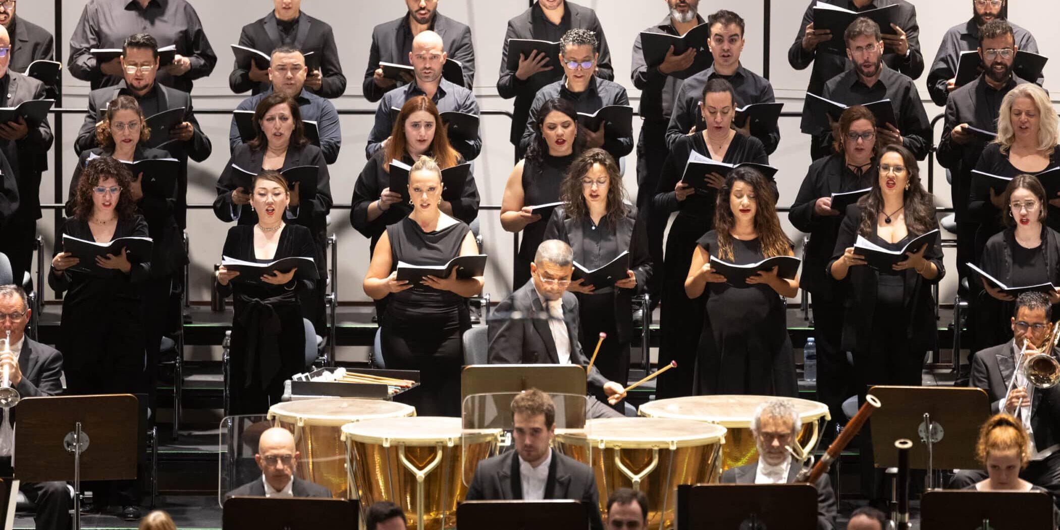 FOTO. Coro Titular Ópera de Tenerife_Intermezzo con la Sinfónica