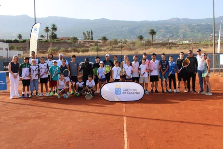 Foto, Grupo de participantes de tenis