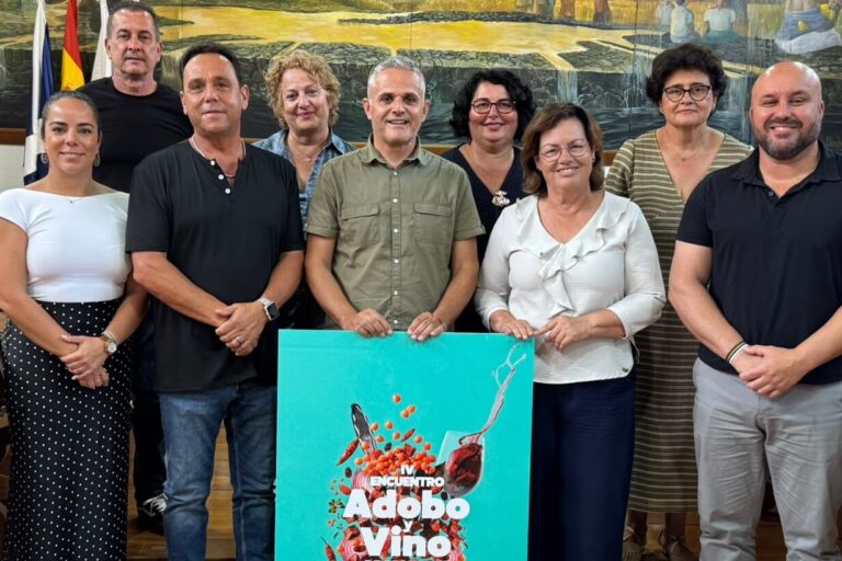 Foto de familia Presentación IV Encuentro Adobo y Vino de Tegueste