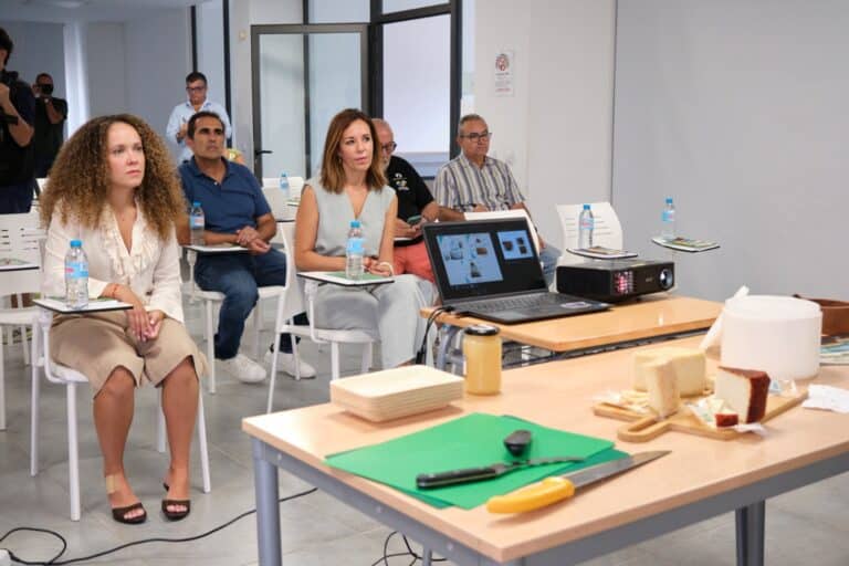 JÉSSICA DE LEÓN DESTACA EN FUERTEVENTURA LA APUESTA DE HECANSA POR LLEVAR LA FORMACIÓN A TODAS LAS ISLAS 17-9-26