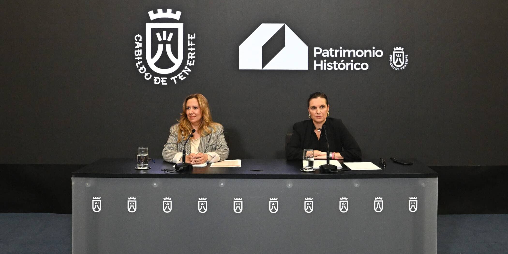 La presidenta del Cabildo de Tenerife Rosa Dávila y la directora insular de Patrimonio, Isabel de Esteban 001