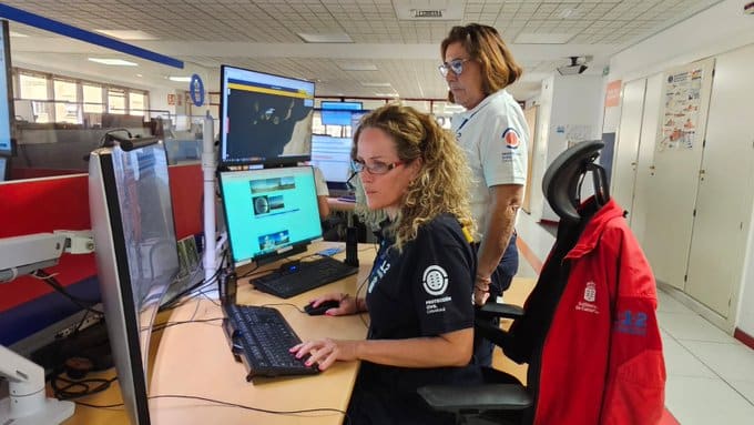 PERSONAL DEL SUC ASISTE A UN HOMBRE HERIDO TRAS SER ATROPELLADO EN LA OROTAVA 14-9-26