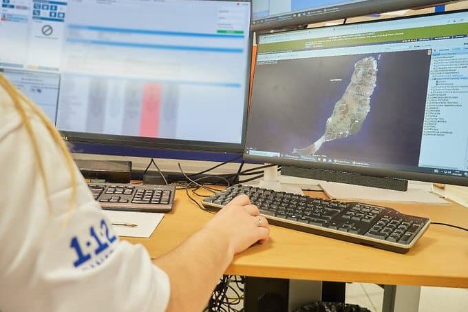 SOCORRISTAS RESCATAN A UN HOMBRE DEL MAR EN LA COSTA DE LA OLIVA-FUERTEVENTURA 13-9-26