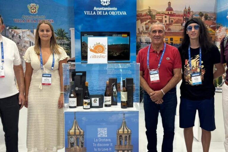 concejala de Turismo Delia Escobar con presidente Cittaslow y otros representantes de la red