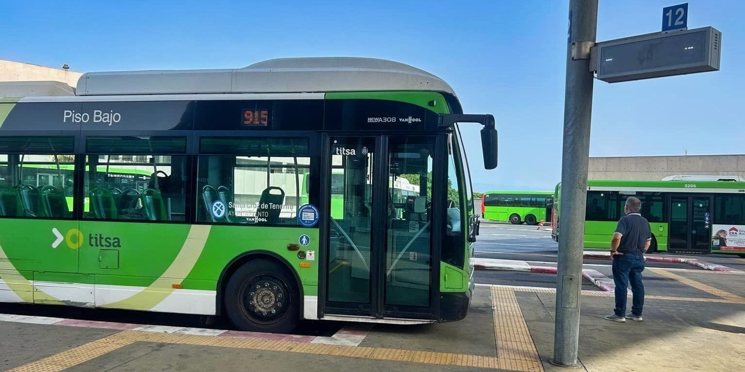 261030 Guagua Titsa 915