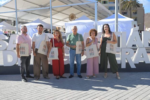 Autoridades durante la apertura de Exposaldo