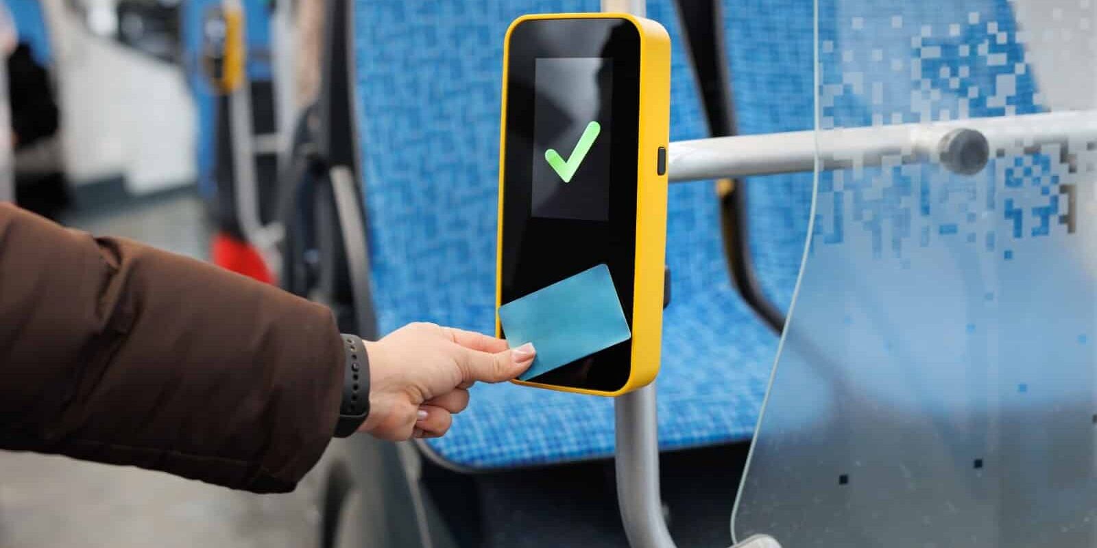 CANARIAS RECLAMA AL ESTADO QUE GARANTICE LA GRATUIDAD DEL TRANSPORTE PÚBLICO PARA 2027 7-10-26
