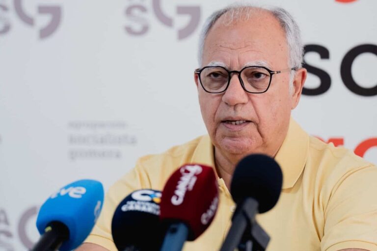 Casimiro Curbelo en una rueda de prensa en la sede de ASG