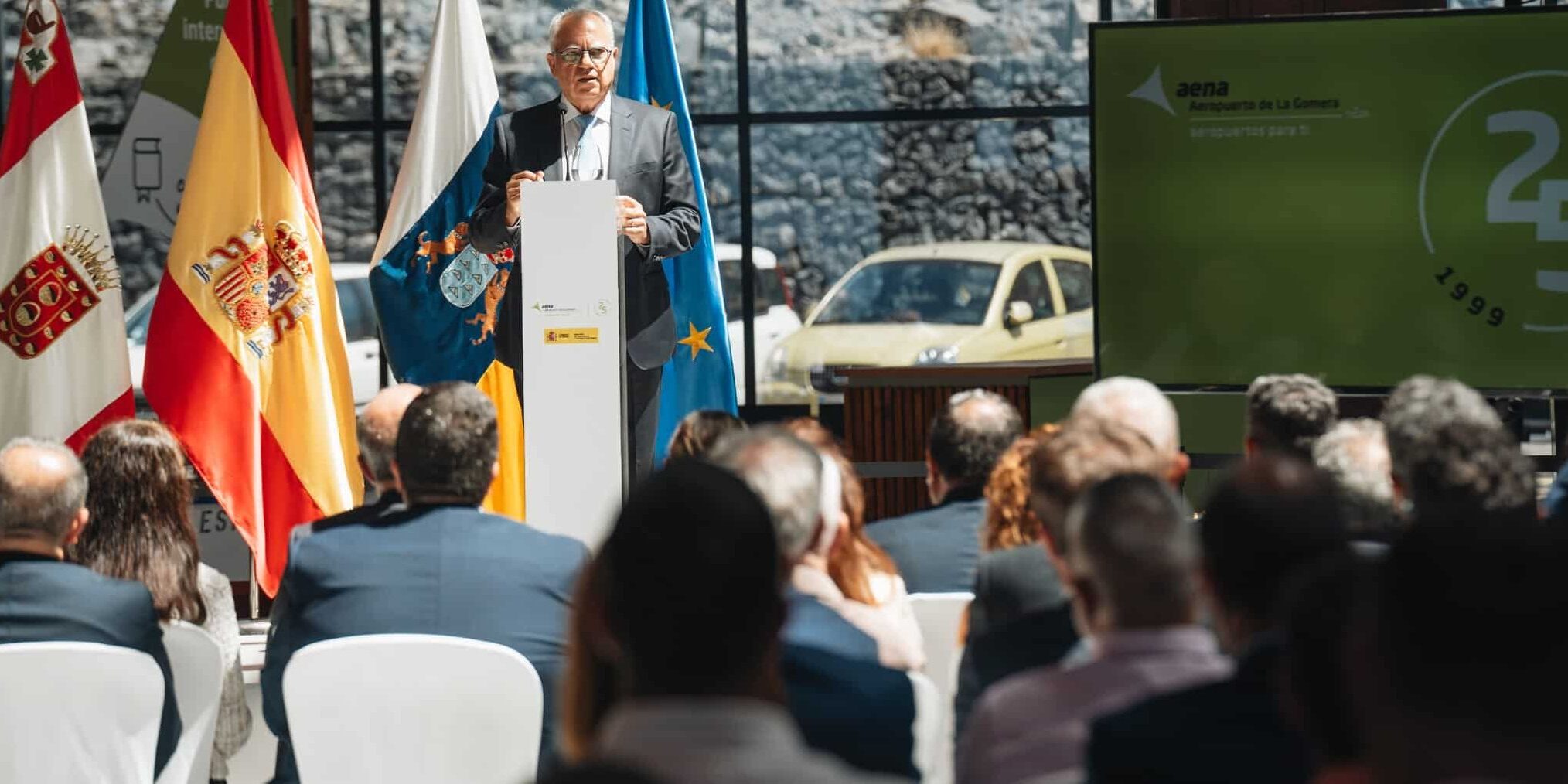 Curbelo durante un acto en el aeropuerto de La Gomera