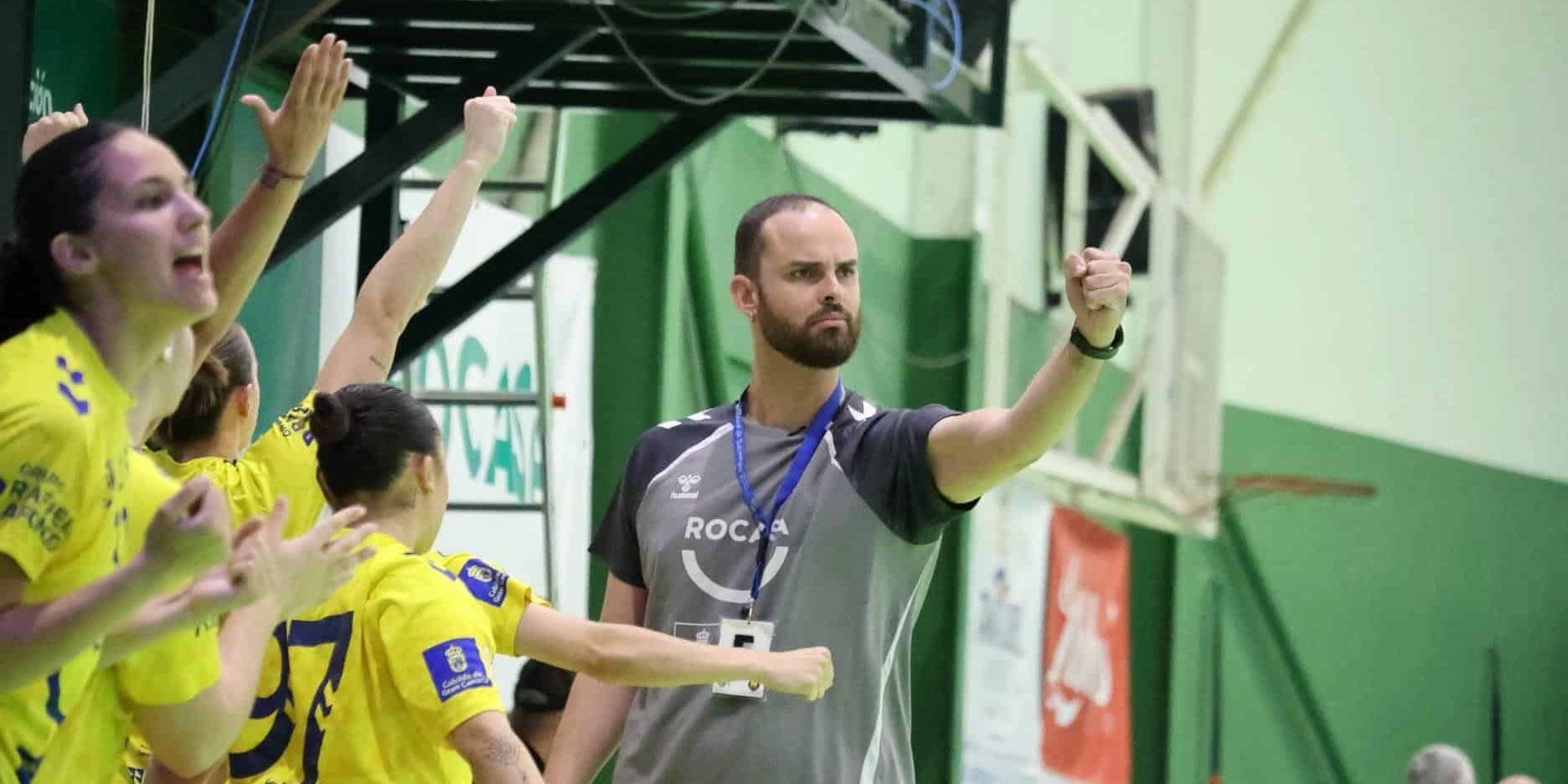 FOTO. Dejan Ojeda, Premio al Deporte Canario a la juventud que brilla en los banquillos del balonmano femenino español (3)