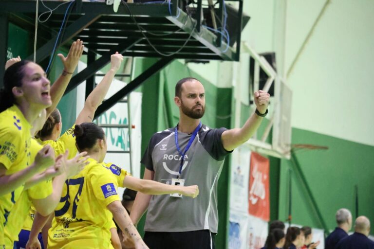 FOTO. Dejan Ojeda, Premio al Deporte Canario a la juventud que brilla en los banquillos del balonmano femenino español (3)