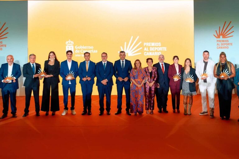 FOTO. Imagen de archivo de la foto de familia de los Premios al Deporte Canario 2025, en la gala celebrada en SC de Tenerife