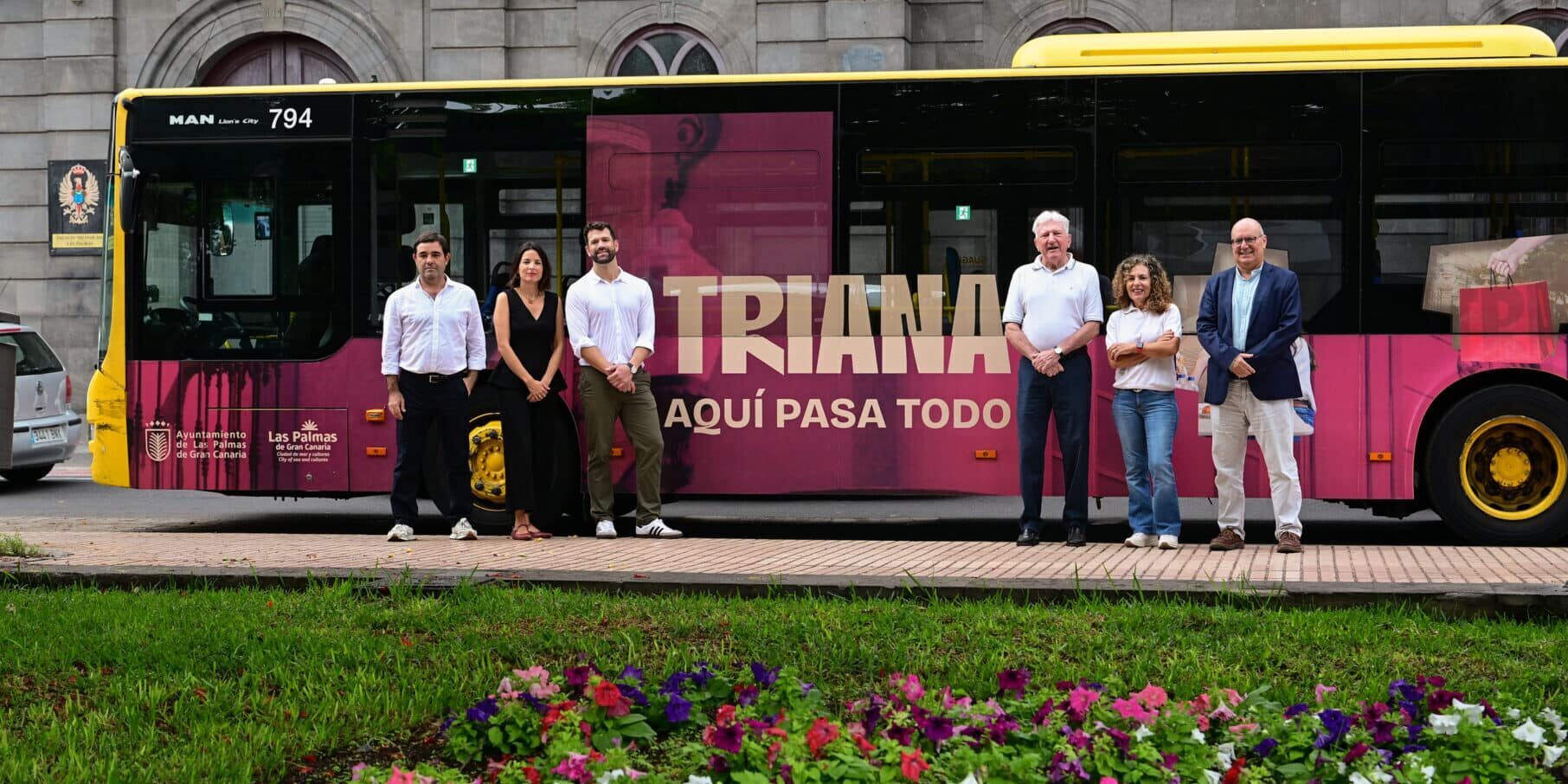 Guagua Todo pasa en Triana –